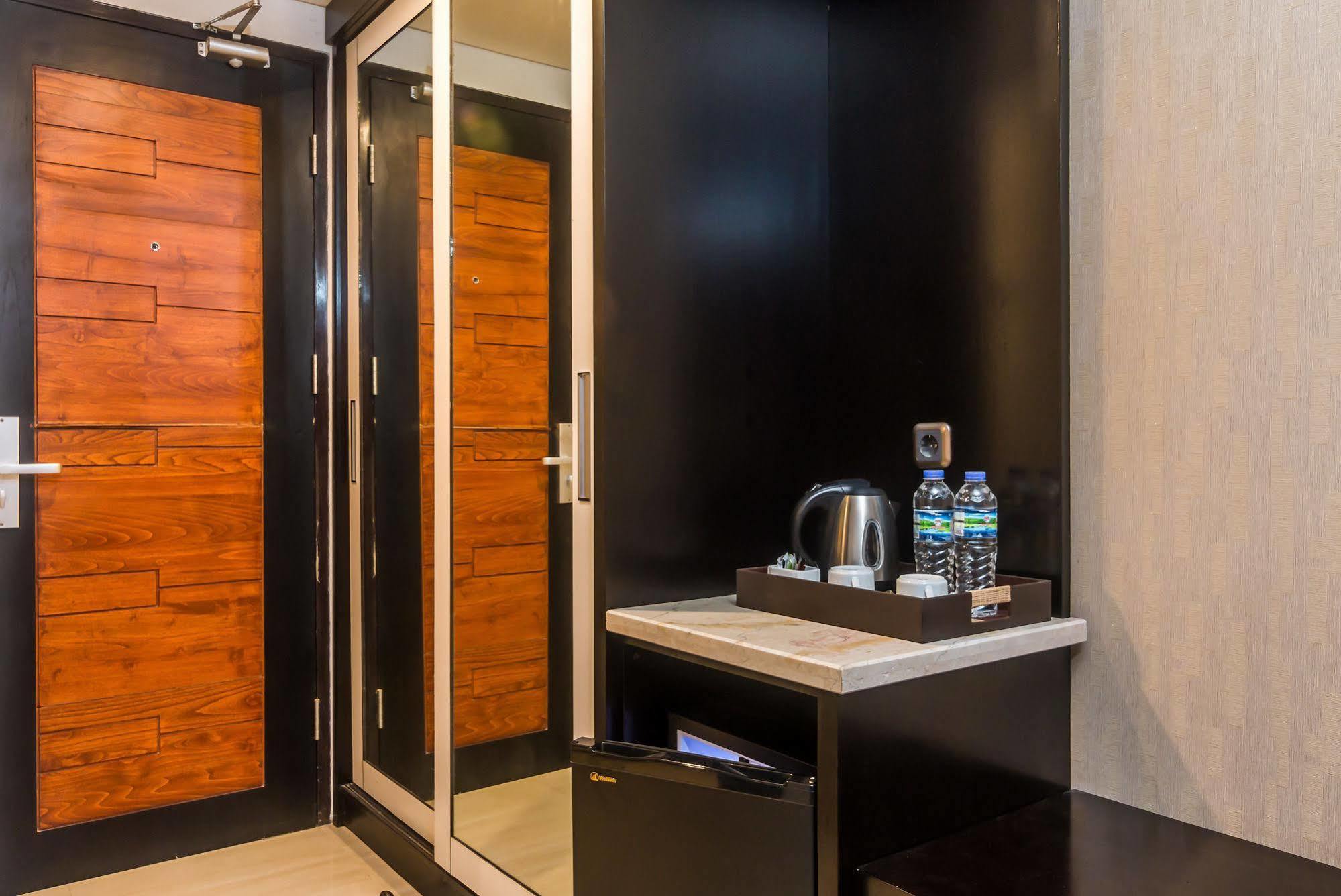 Zen Rooms Denpasar Marlboro Exterior photo