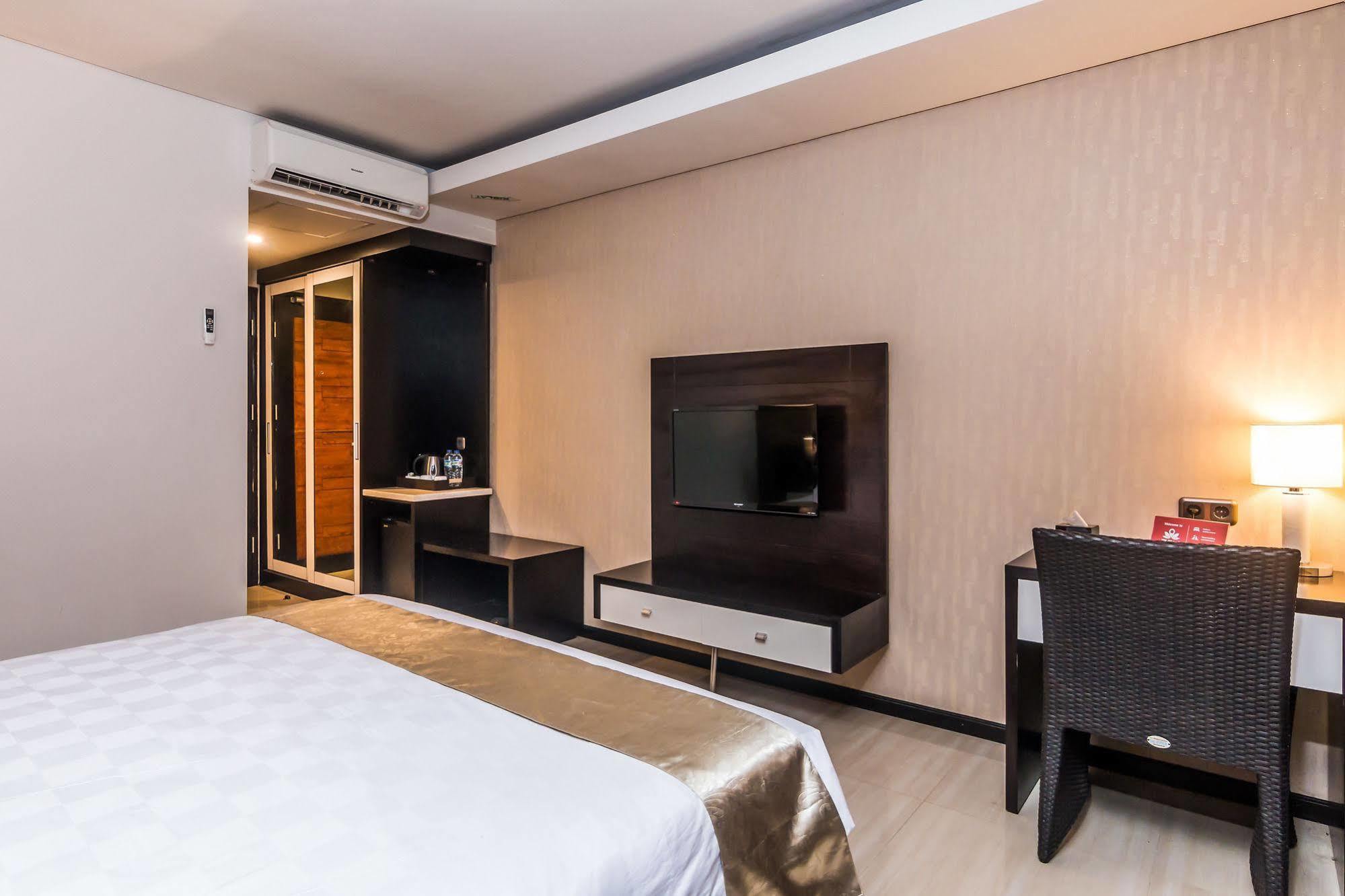 Zen Rooms Denpasar Marlboro Exterior photo